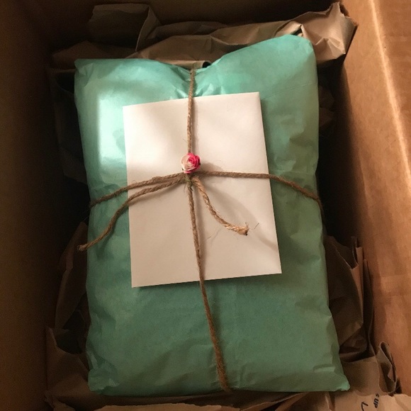 🌸 Packed with love 💕 - Picture 5 of 13